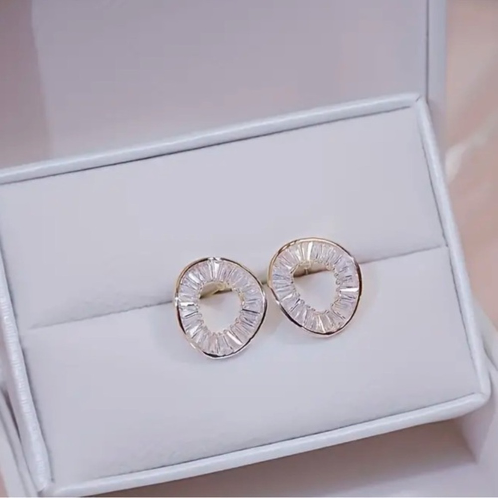 Earrings/ gold toned cubic zirconia